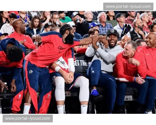 加兰与伦纳德挡拆配合频率 快船关键球战术选择趋多样化